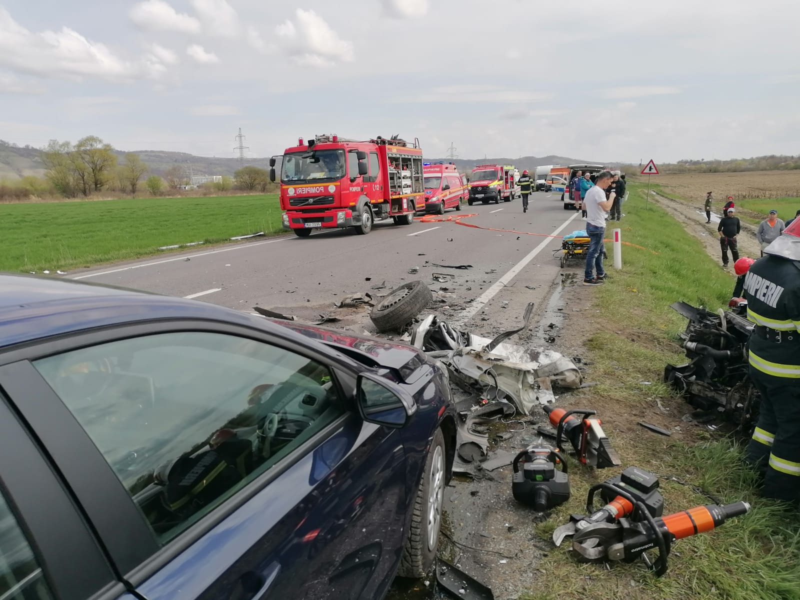 Accident pe DN1. Șapte persoane au fost rănite, traficul este complet blocat | GALERIE FOTO