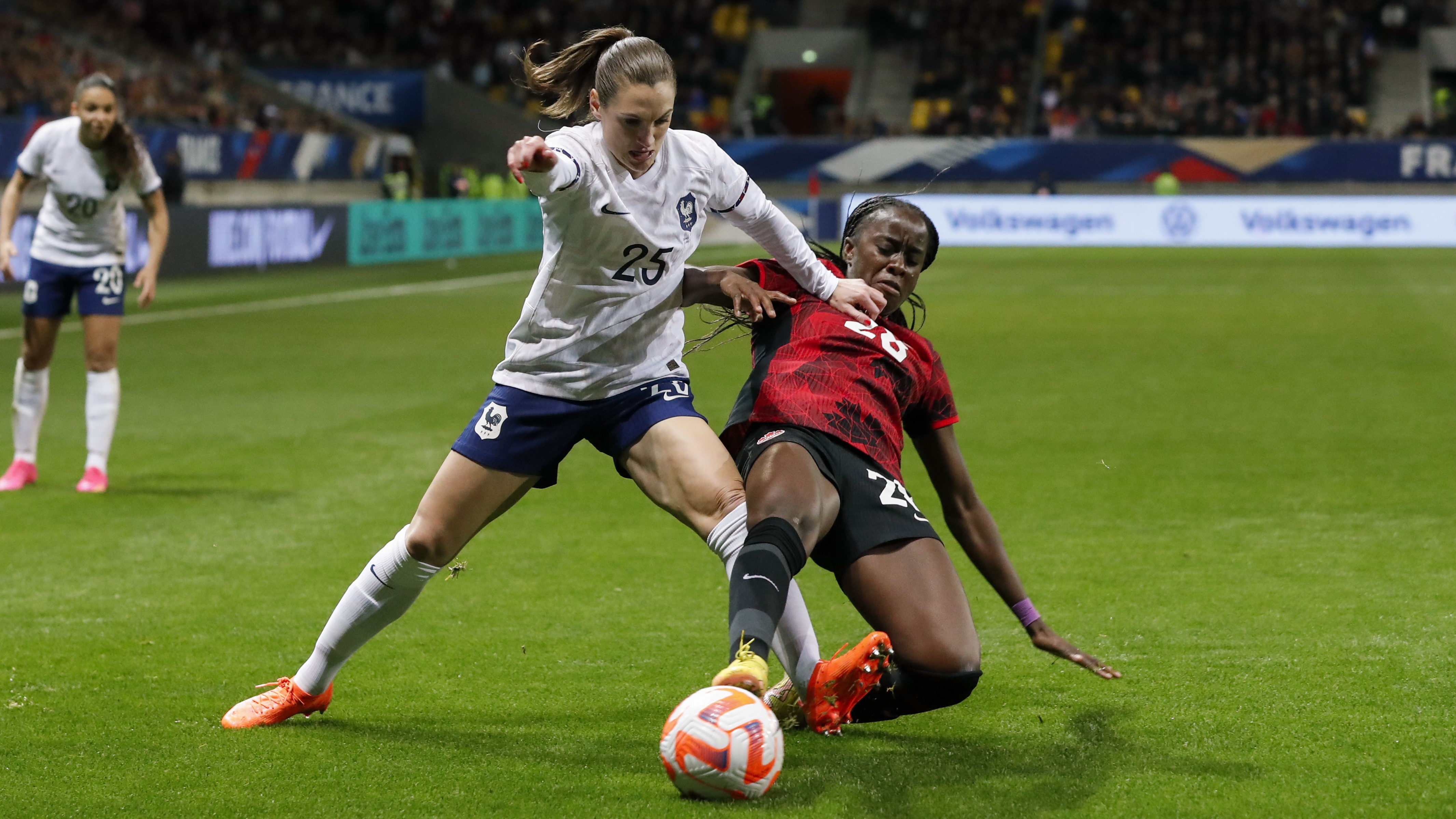 Egalitatea salarială în fotbalul feminin şi masculin este imposibilă, crede selecţionerul echipei de fotbal feminin a Franţei