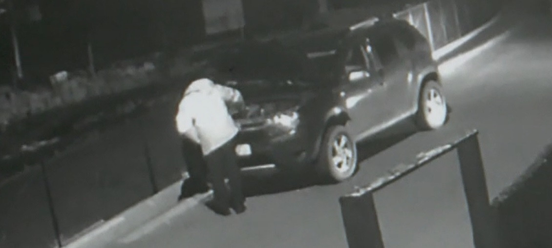 Bistrița: Doi agenți de la Rutieră, acuzați că au distrus motorul unei mașini. „Au băgat nisip de pe marginea drumului”