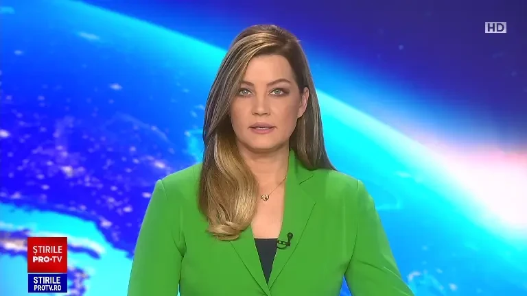 Tir plin cu bere, răsturnat pe șosea în Bistrița, pentru că șoferul era băut