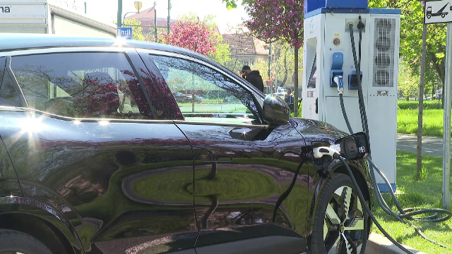 Există deja aproape 29.000 de mașini electrice în România. Stațiile de încărcare nu țin însă pasul cu această evoluție