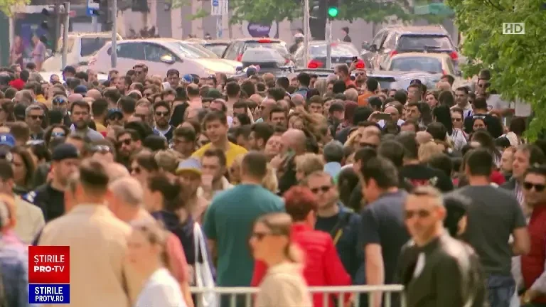 Preparatele preferate de bucureșteni la Street Food Festival, pe Bulevardul Kiseleff. Câţi bani au scos din buzunar