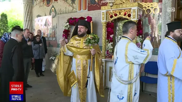 Mii de credincioși au venit la Biserica Sfântul Gheorghe Nou din București, să venereze icoana și racla cu moaștele