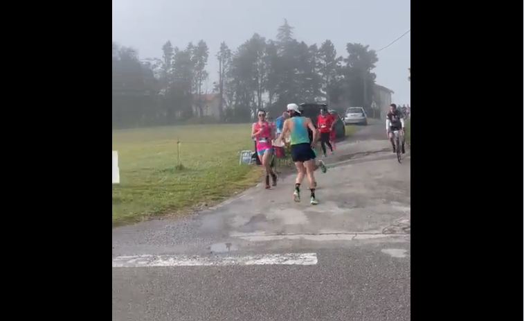 A alergat cu spatele un maraton întreg. Ce timp a scos VIDEO