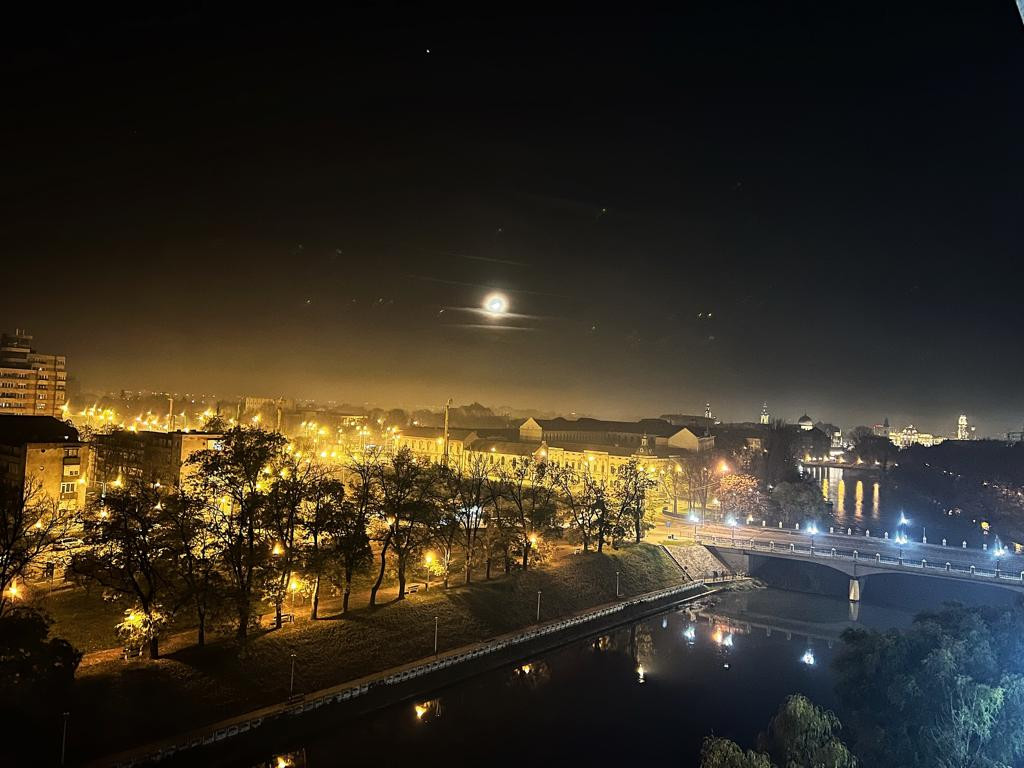 Orașul din România cunoscut pentru unicitatea clădirilor. Este printre cele mai faimoase destinații din Europa