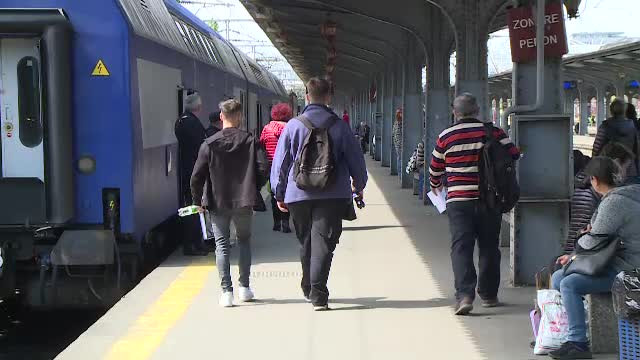 Patru persoane reţinute în urma unei altercaţii în staţia CFR Sibiu. Două persoane au ajuns la spital