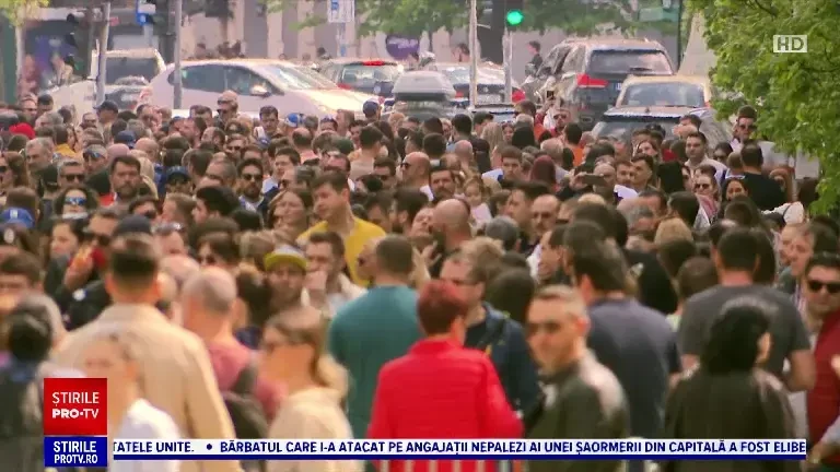 Preparatele preferate de bucureșteni la Street Food Festival, pe Bulevardul Kiseleff. Câţi bani au scos din buzunar