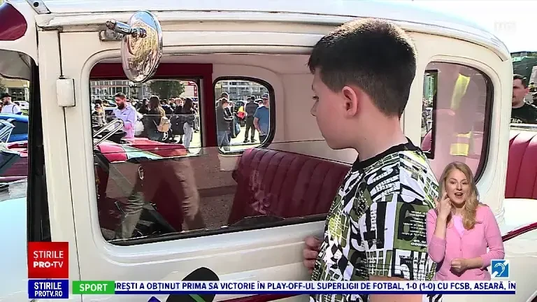 „Bijuterii” pe patru roți în centrul Iașiului. O mașină inspirată din filmele cu James Bond, atracția expoziției