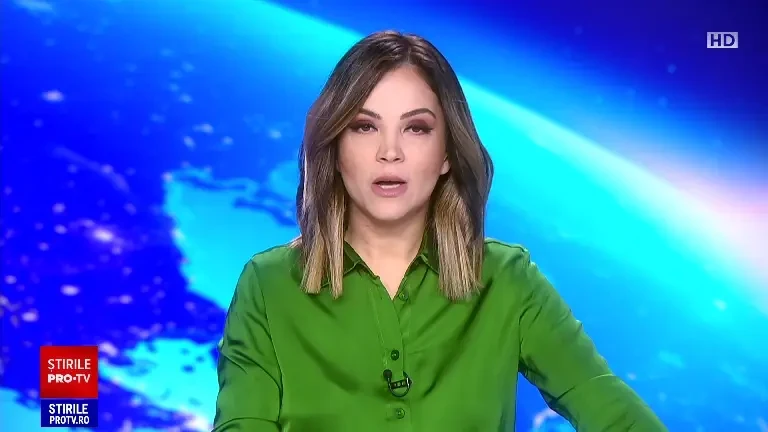 Momentul în care o femeie este lovită de un TIR în Râmnicu Sărat. Tânăra a scăpat cu viață în mod miraculos