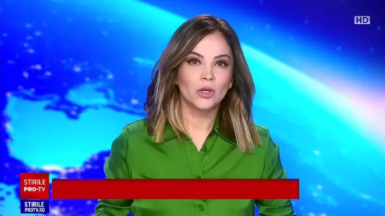 Un bărbat a distrus cu ciocanul o mașină de poliție, chiar lângă secție. Ce le-a spus polițiștilor când a fost prins