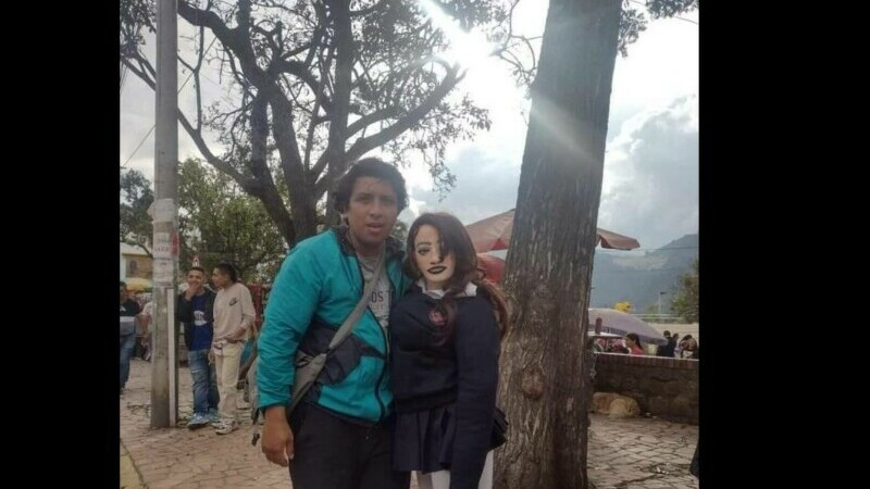 Veste proastă pentru admiratorii columbianului logodit cu o păpușă din cârpe. Ce se întâmplă cu Natalia