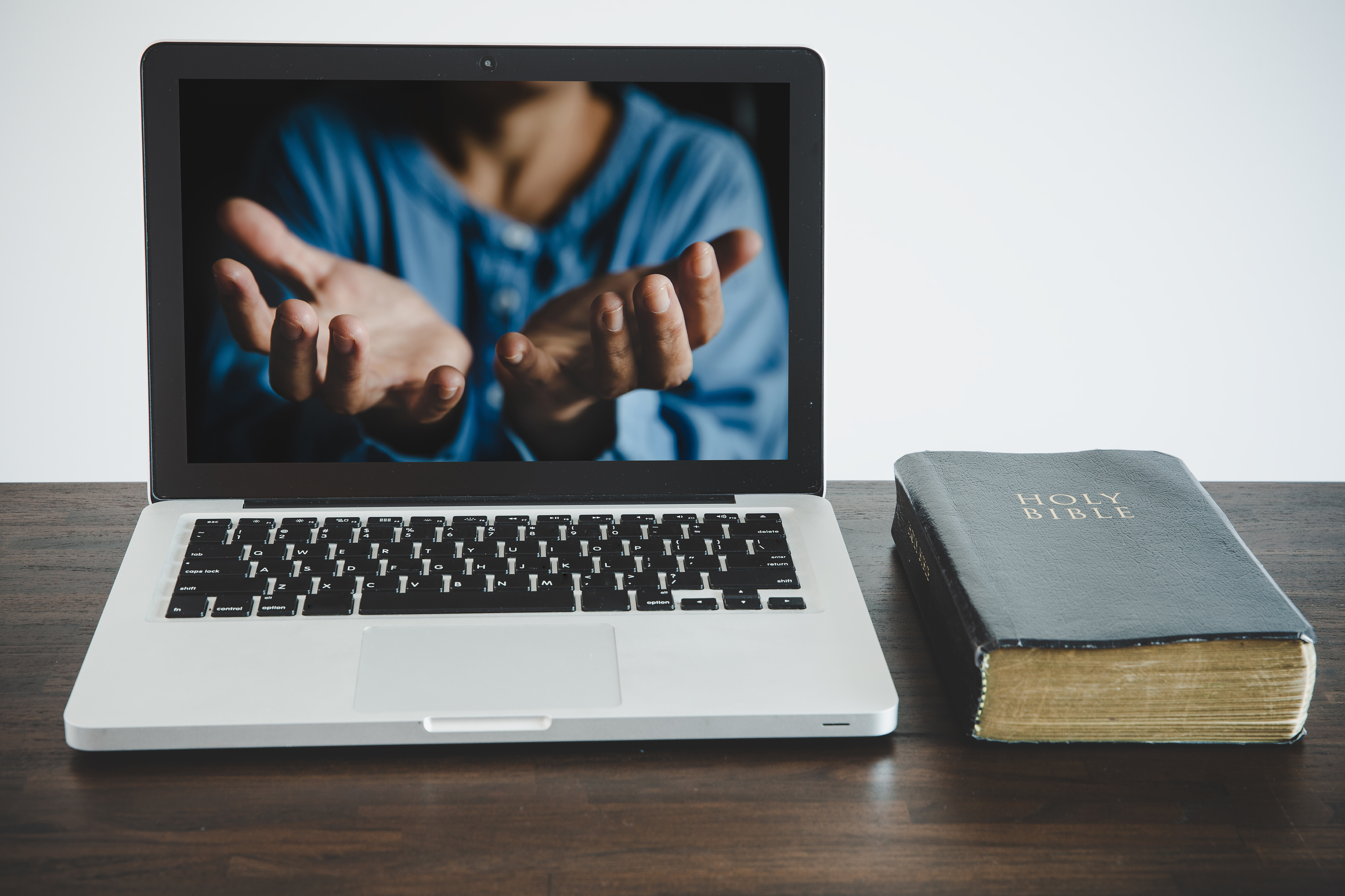 Ce spun preoții ortodocși și catolici despre prima "biserică" din România bazată pe Inteligența Artificială