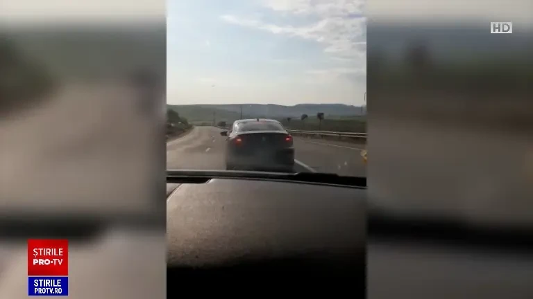 Scene periculoase filmate pe o șosea din Cluj. Un polițist a șicanat în trafic un șofer, pe motiv că mergea prea încet