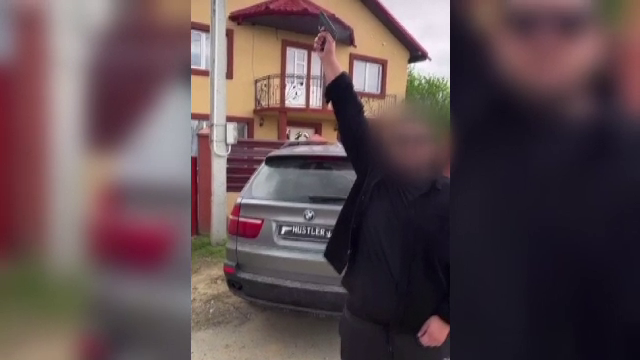 Un trapper de 19 ani a tras cu pistolul ca să își impresioneze amicii și a impresionat și Poliția. Măsurile luate de agenți