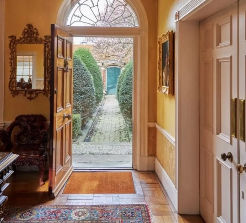 O mie de obiecte de suflet ale lui Freddie Mercury scoase la licitație de cea mai bună prietenă a starului