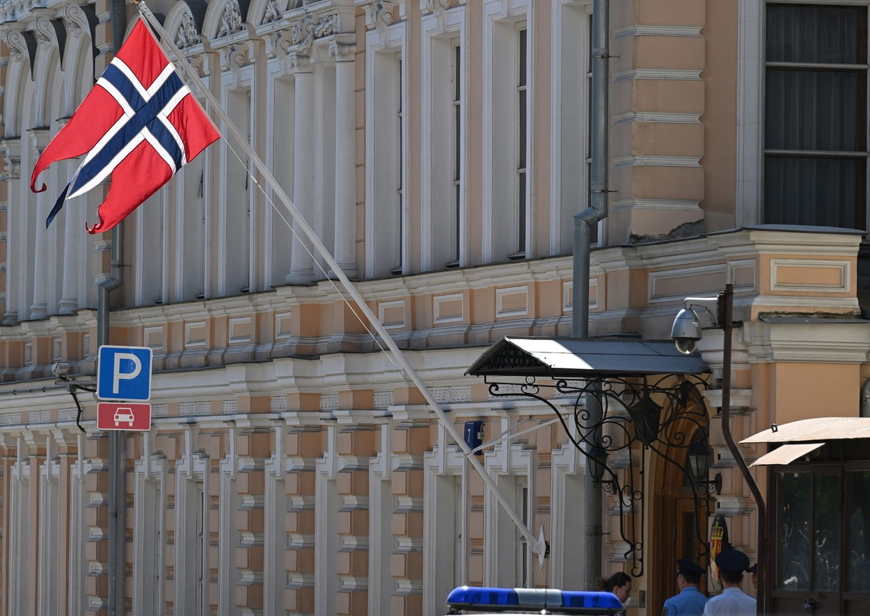 Rusia a expulzat 10 diplomați norvegieni. Care este motivul