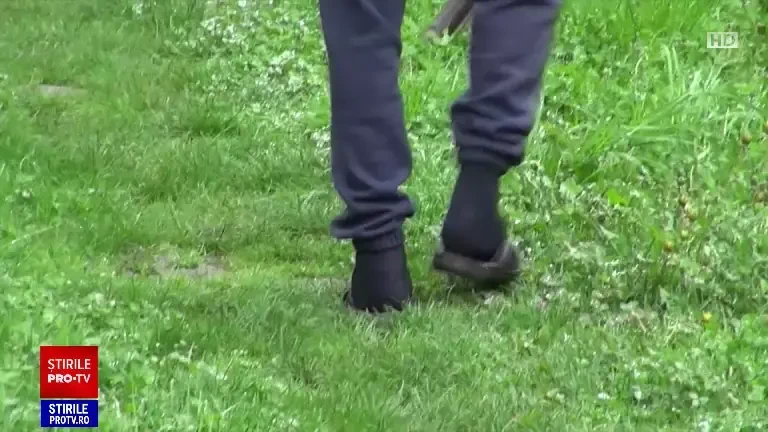 O femeie și-a înjunghiat iubitul, nervosă că i-a stricat telefonul. Bărbatul era gelos