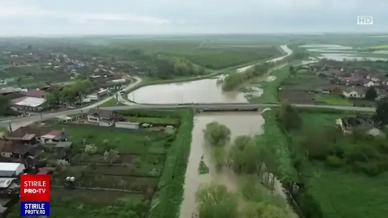 Vremea este din nou la extreme. Ploi abundente și ninsori în mai multe zonă din țară