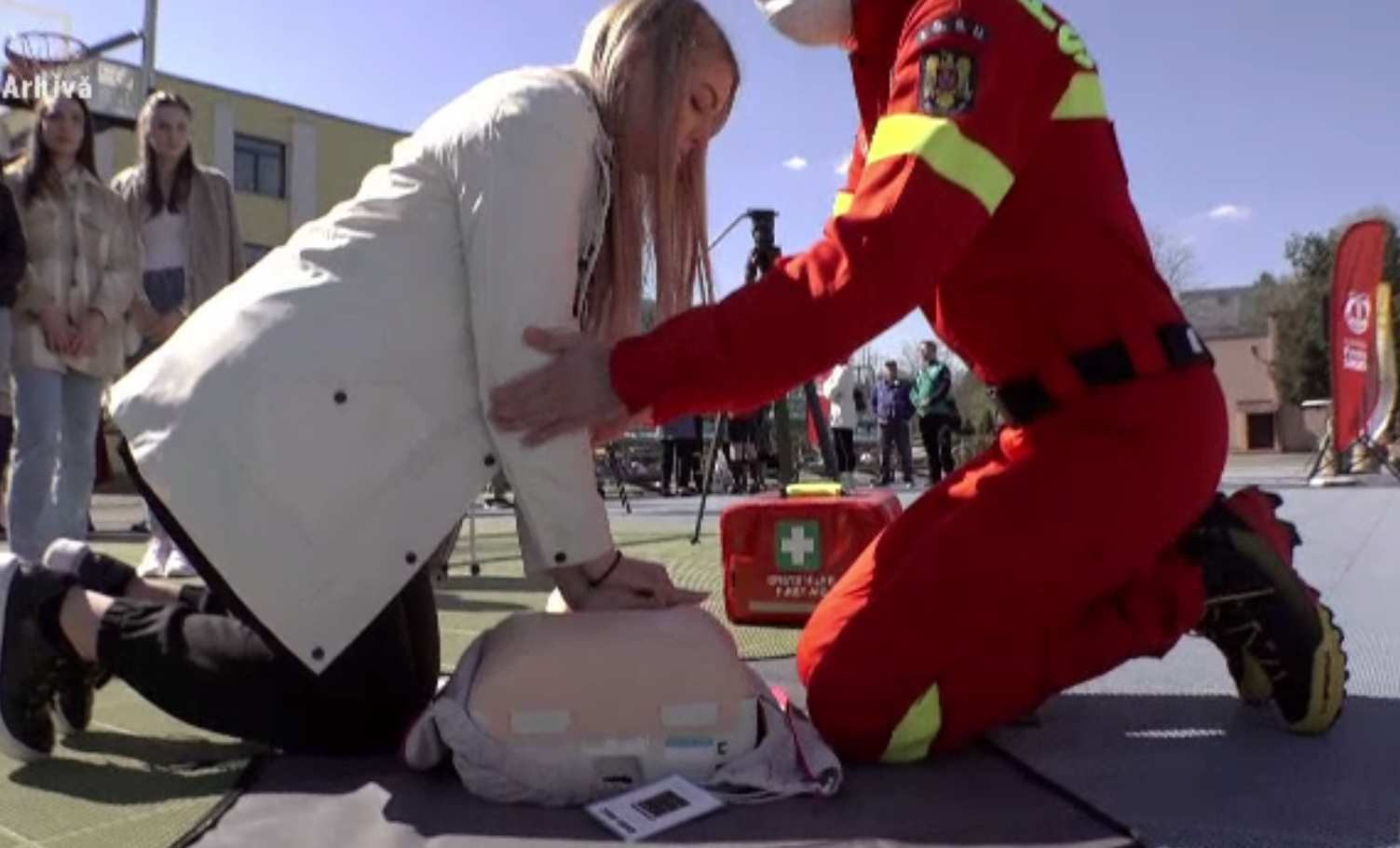 Profesorii din Timișoara vor învăța să acorde primul ajutor. Când încep cursurile