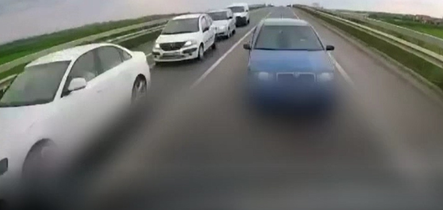 O depășire peste linia continuă a dus la un accident teribil pe centura Timișoarei. Zece persoane au ajuns la spital