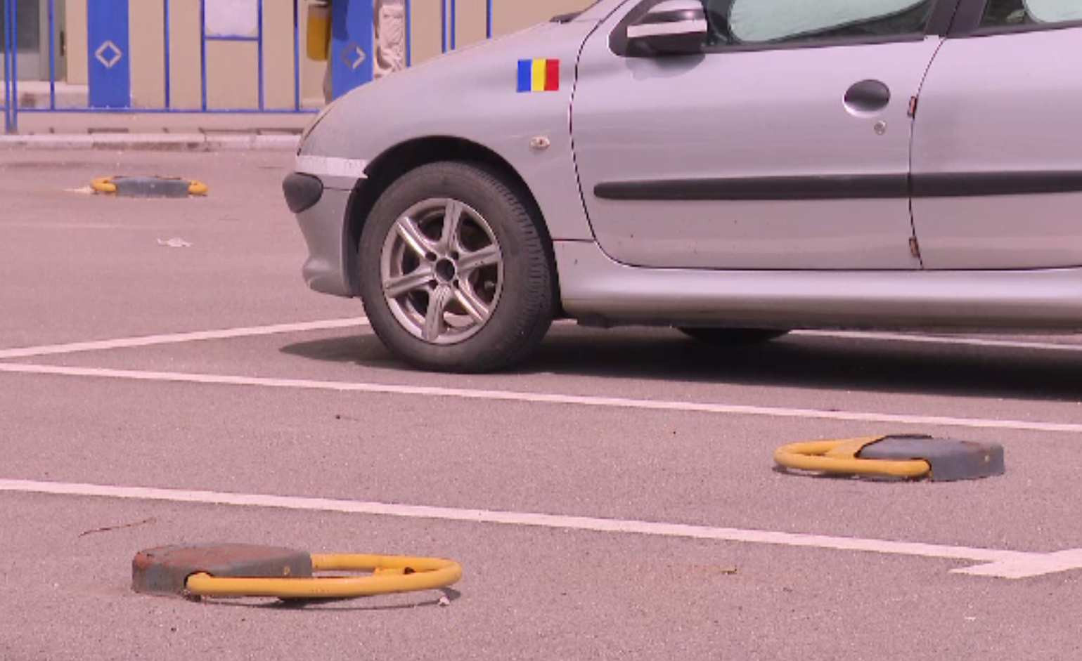 Sectorul 4 din București vinde blocatoare pentru locurile de parcare. Prețul este însă piperat
