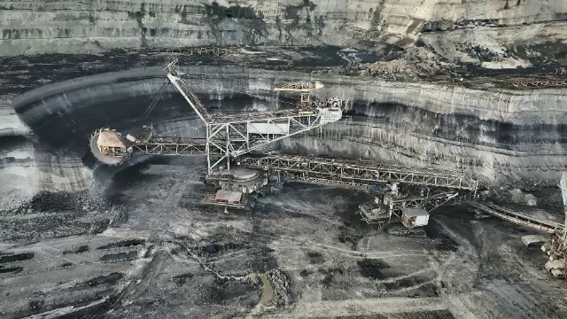 Complexul Energetic Oltenia nu a fost în stare să scoată cărbunele din pământ și a funcționat doar la jumătate din capacitate