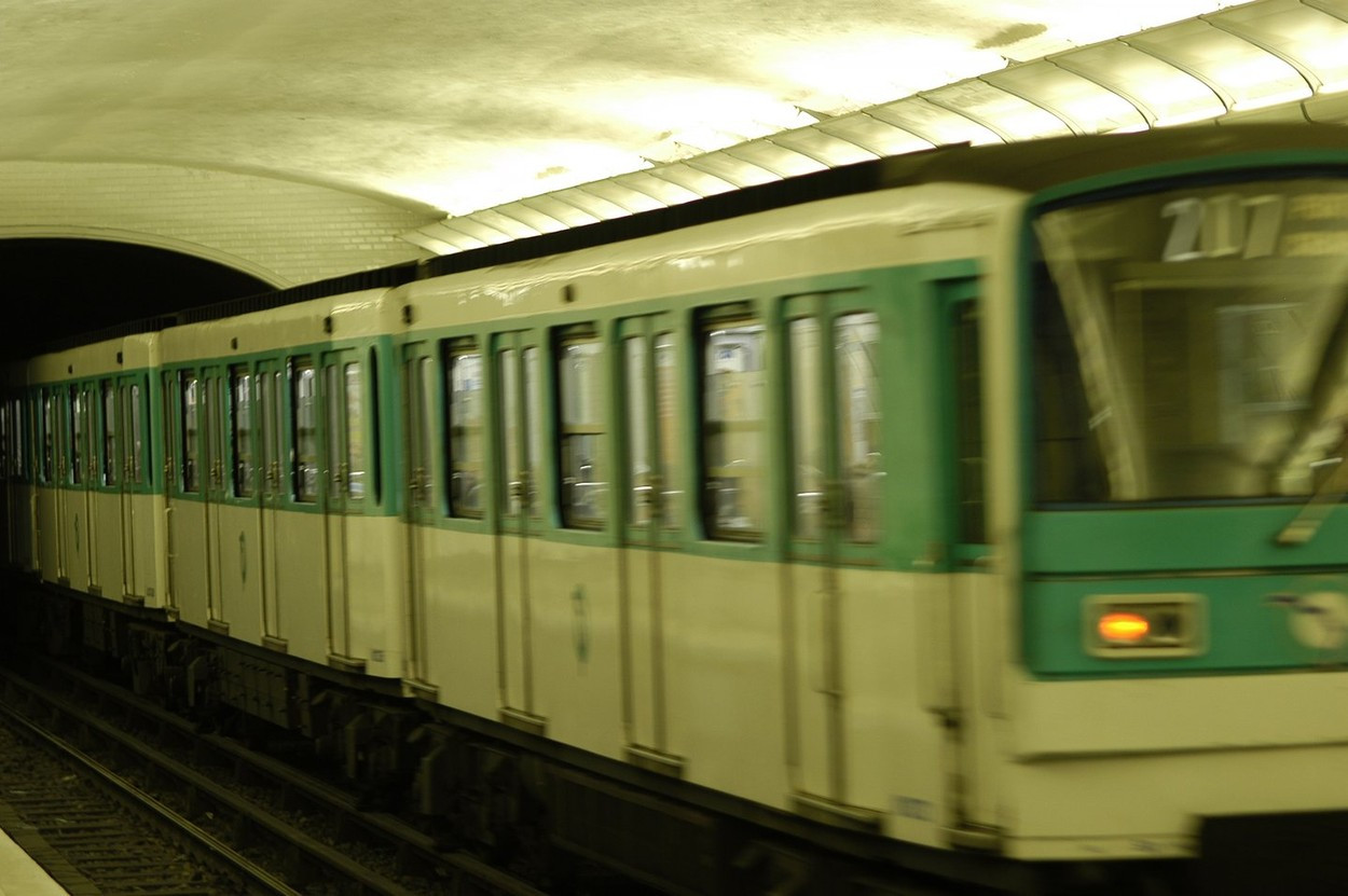 Tragedie în Paris. Două persoane au murit lovite de metrou