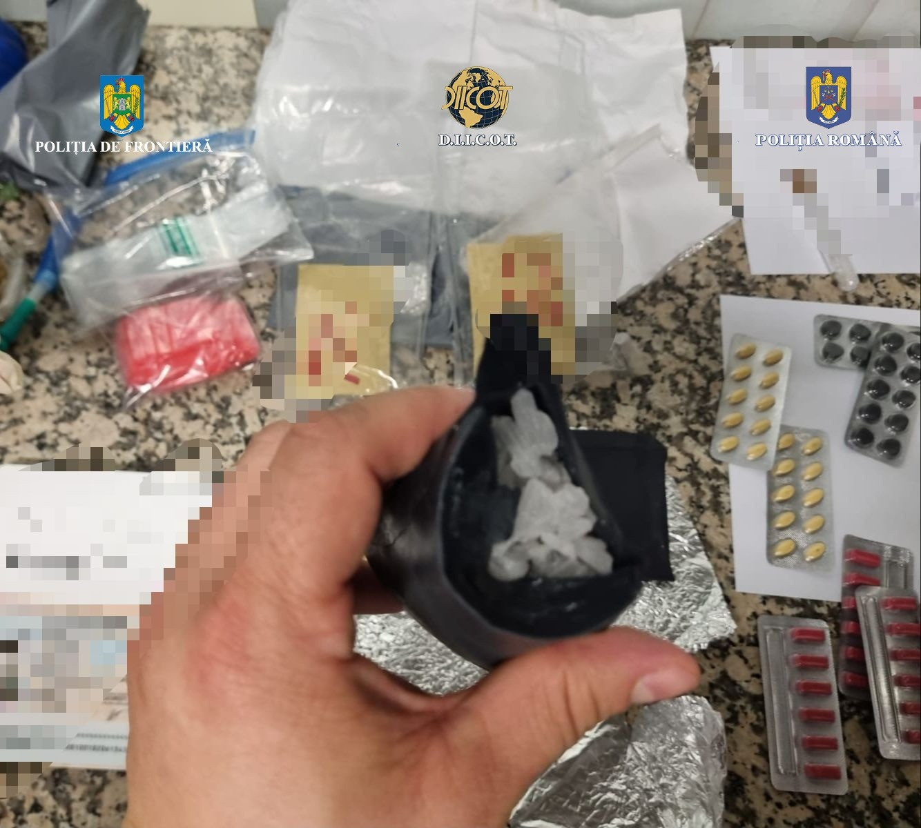 Descoperirea făcută de vameșii de pe Otopeni când au verificat bagajul de cală al unui român venit din UK. GALERIE FOTO