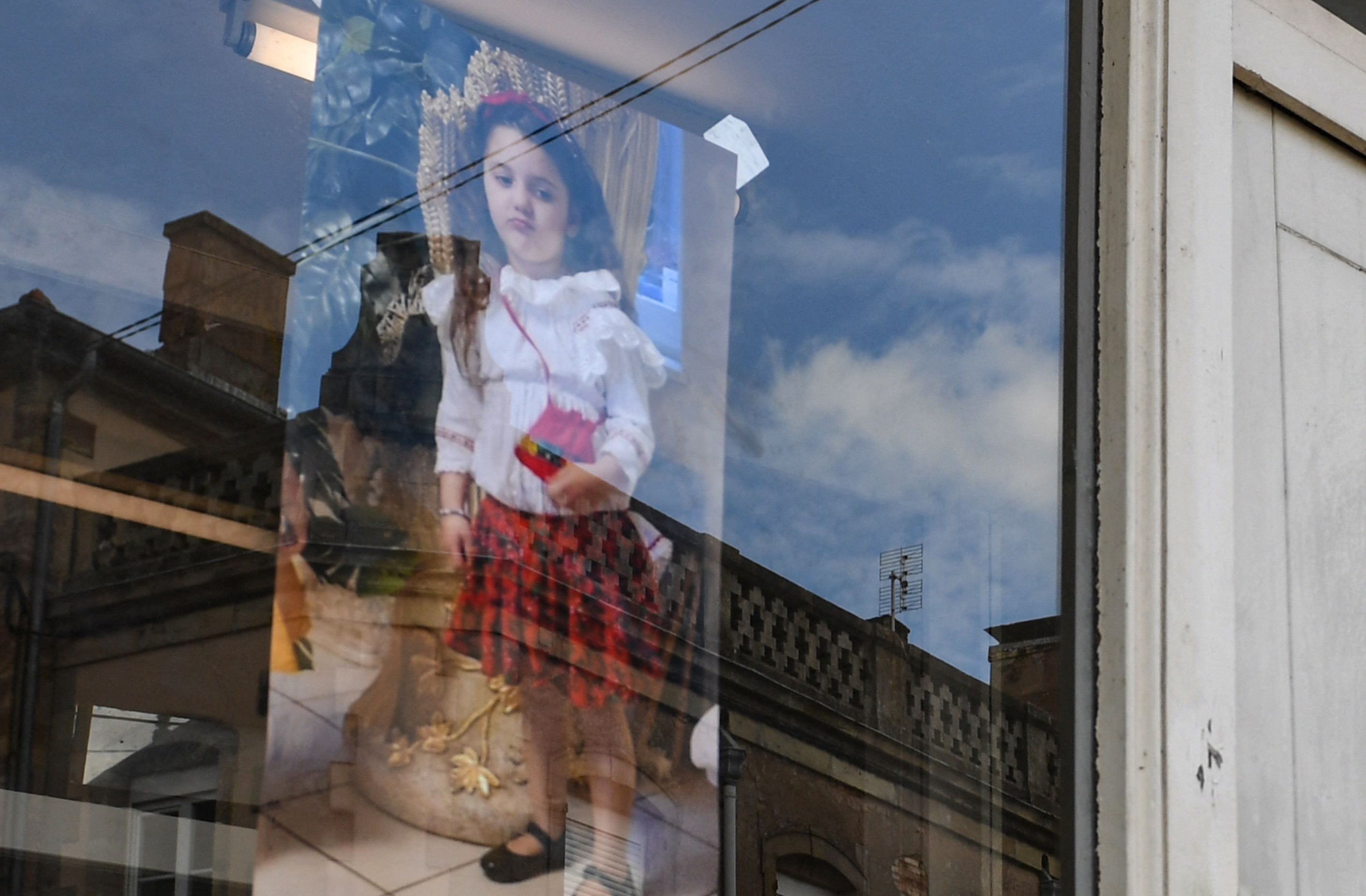 Adolescentul de 15 ani care a ucis fetița de 5 ani a unor români, în Franța, a recunoscut crima. Ce le-a spus anchetatorilor