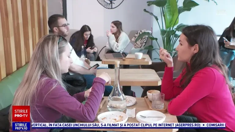 Laptopurile sunt interzise în multe localuri din Cluj-Napoca. De ce au apelat patronii la această măsură