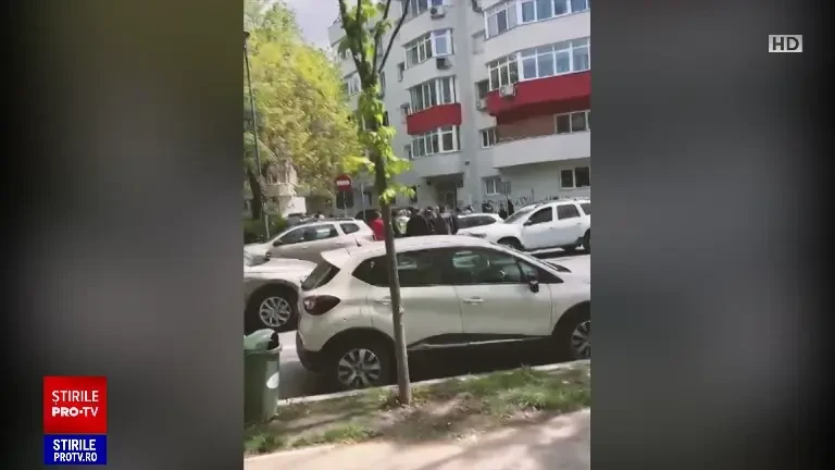 Doi polițiști de la Rutieră au fost prinși în flagrant când luau mită de la șoferi, într-un cartier de fițe din Capitală