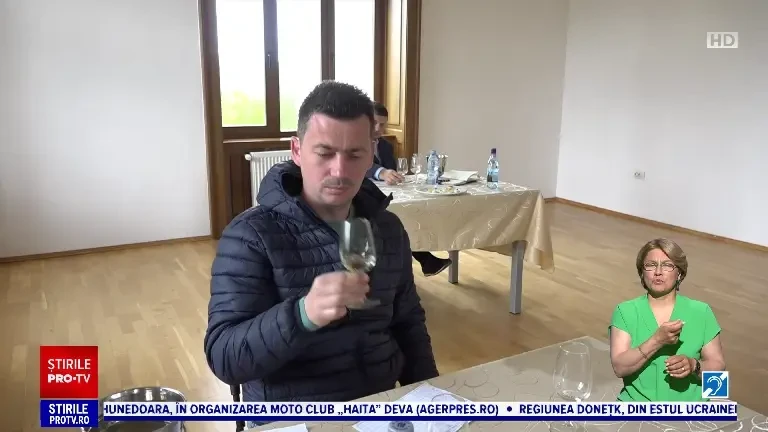 Concurs de vinuri cu tradiție, la Castelul de la Sâncrai. Degustătorii au avut de ales cea mai aromată băutură