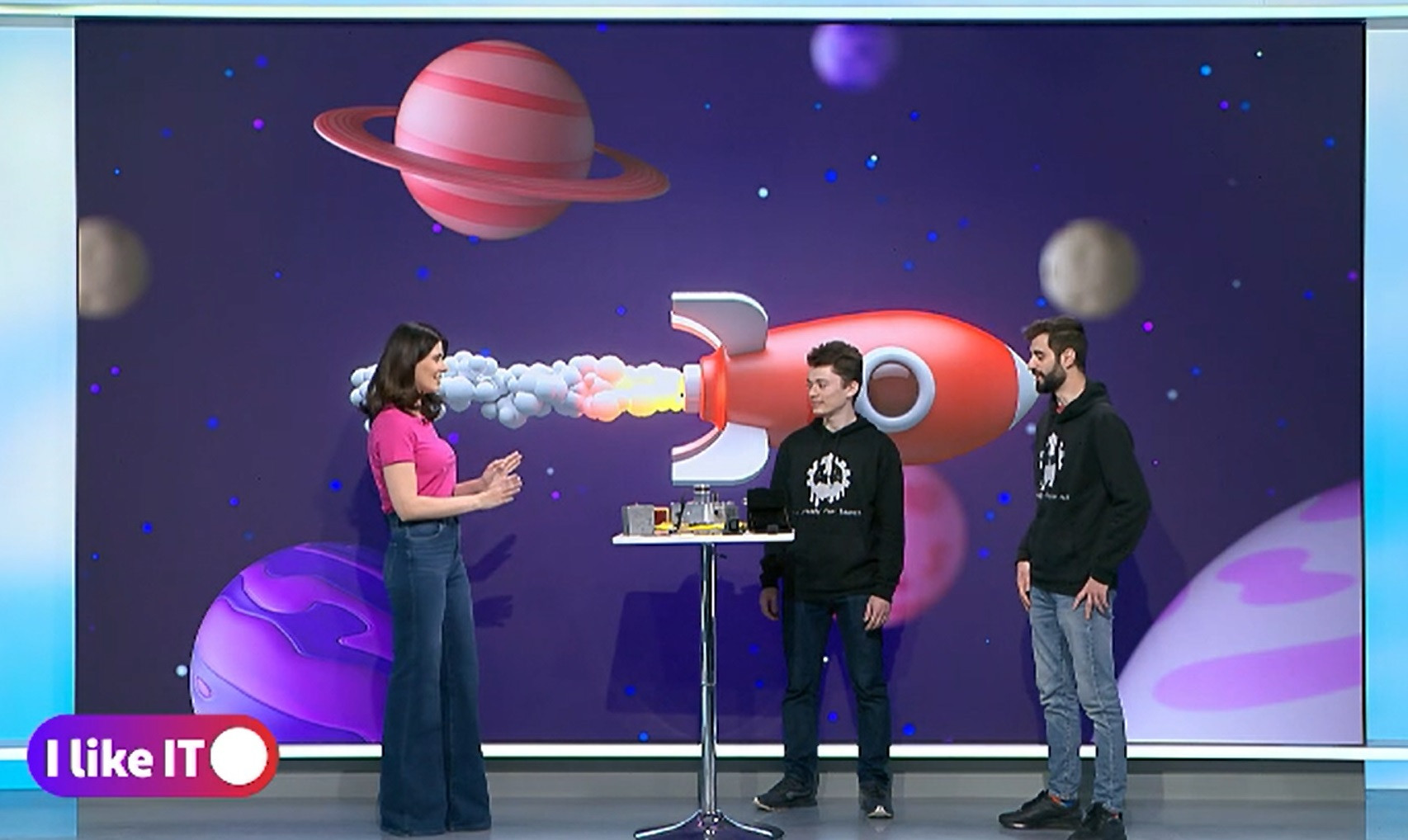 Opt studenți români au lansat la aproape 77 de kilometri altitudine o imprimantă 3D cu o tehnologie specială