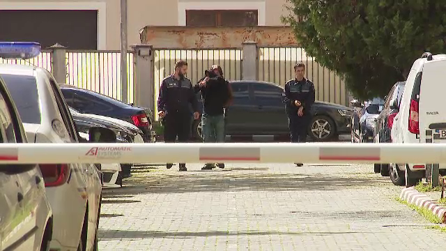 Cei doi polițiști de la Rutieră, prinși în flagrant când ar fi luat mită, plasați în arest la domiciliu