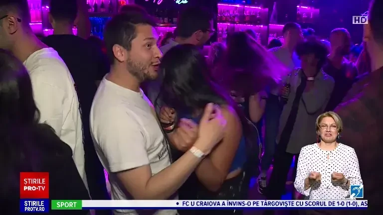 S-a dat startul la petrecere în Centrul Vechi din Capitală. „Sperăm că este un weekend lung și profităm la maxim”