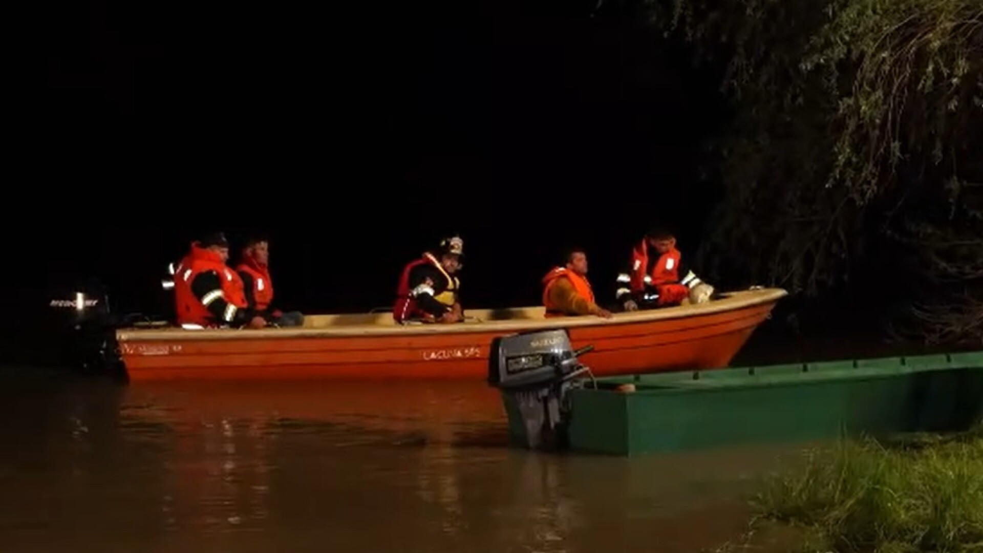 O barcă cu 12 oameni s-a răsturnat în râul Mureș. Un copil de 3 ani a murit, iar 2 copii și 2 adulți sunt dați dispăruți