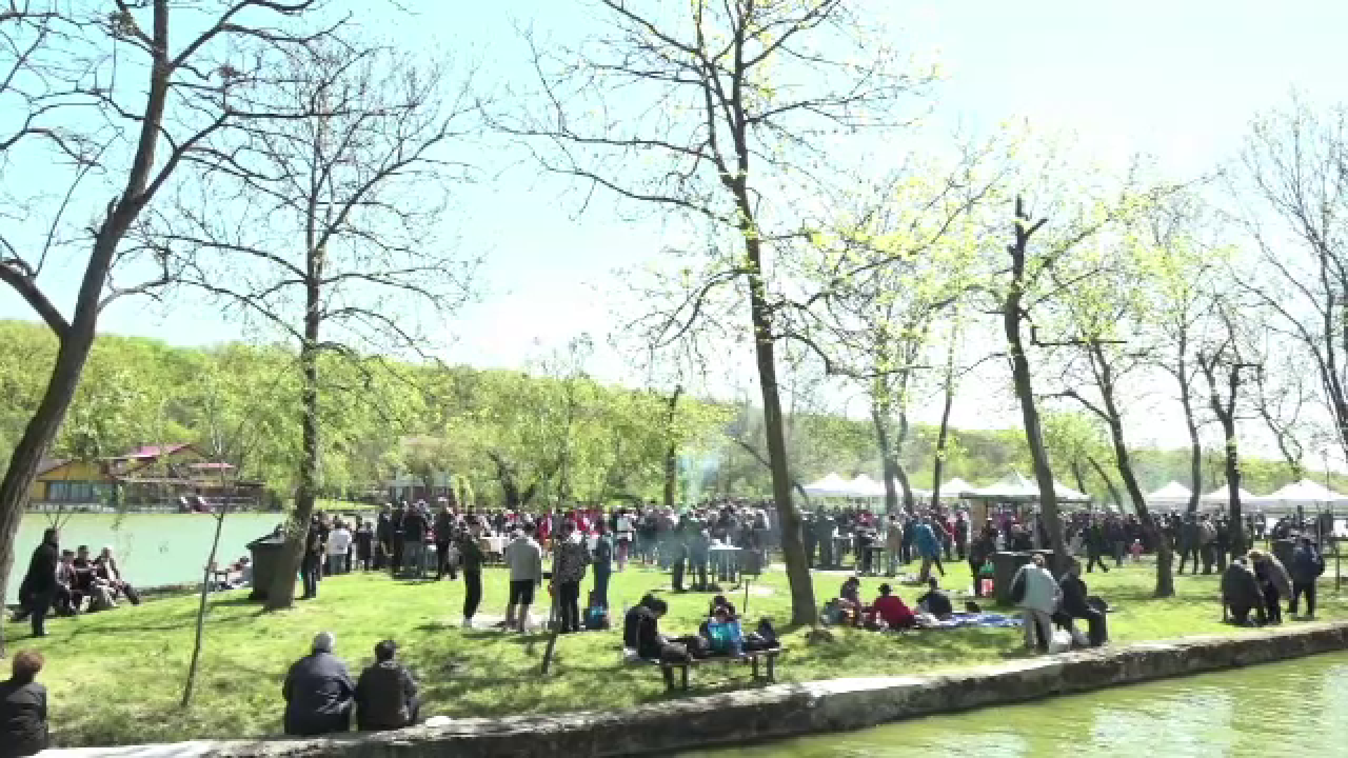 Românii au petrecut în stil autentic de 1 Mai. „Dacă nu am putut merge la mare anul ăsta, am adus marea la noi”