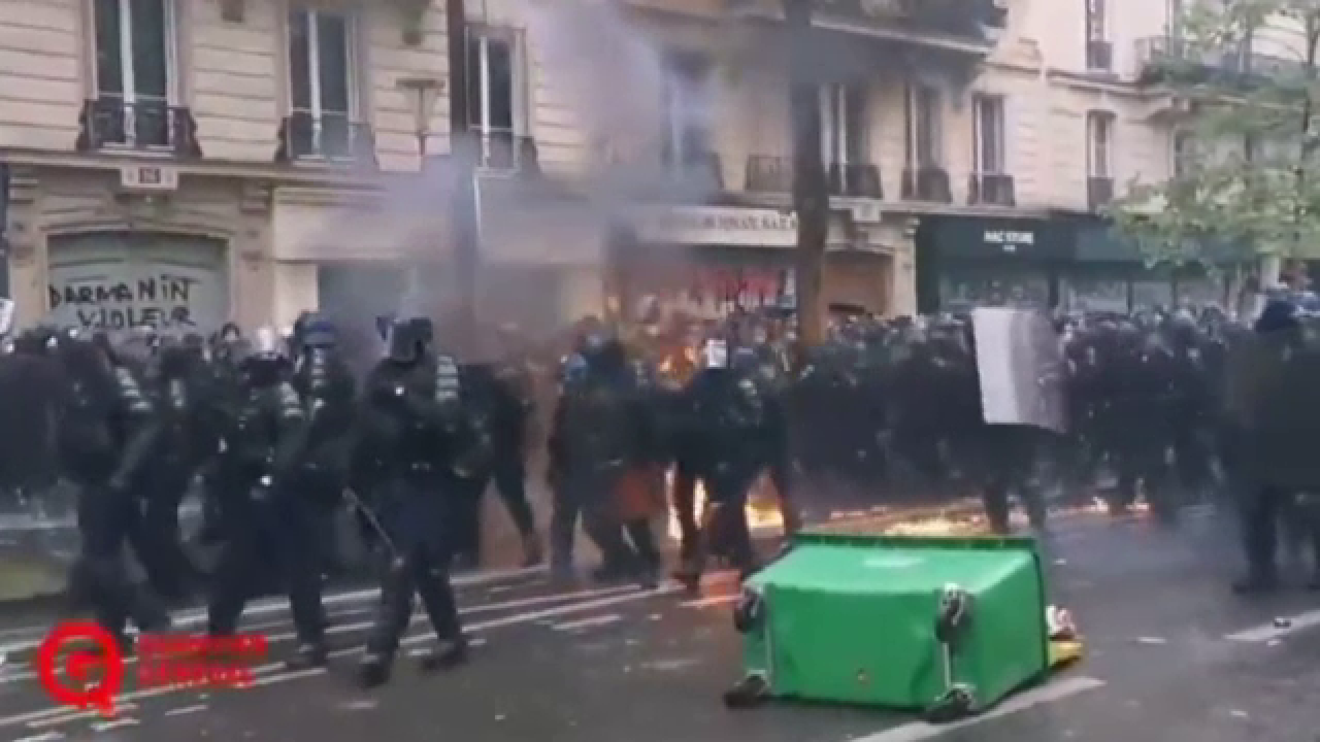 Proteste violente în Franța. Sindicatele susțin că peste 2 milioane de oameni au ieșit în stradă