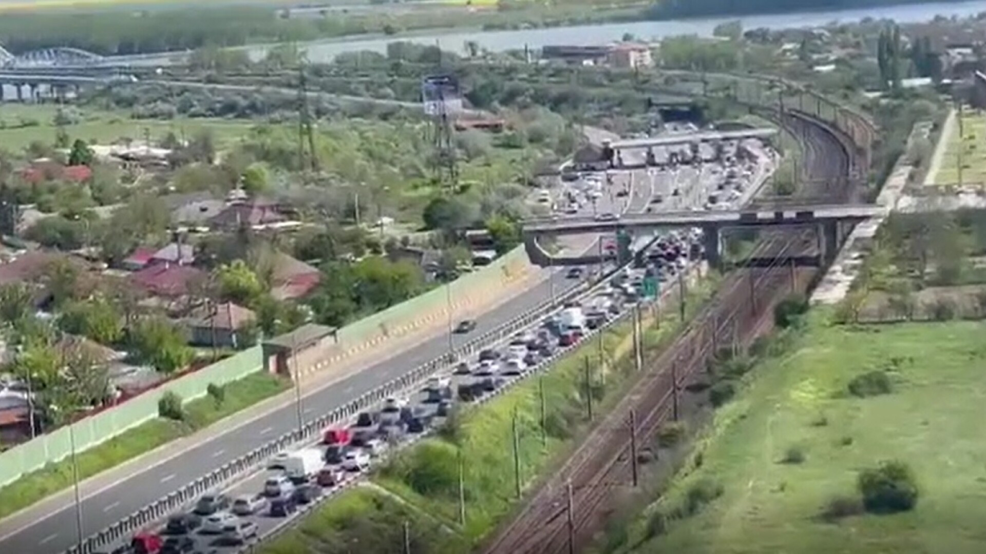 Haos pe Autostrada Soarelui. Cozi uriașe de mașini, circulația oprită dinspre București spre Constanța și trupe speciale