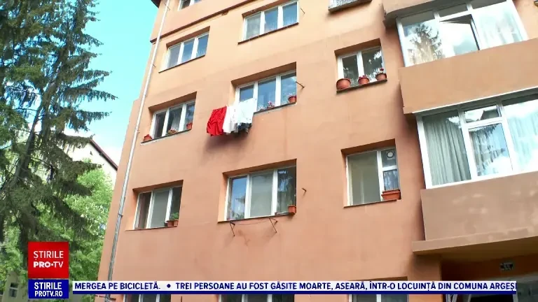 Ea zăcea într-o baltă de sânge, iar lângă era soțul de 74 de ani, spânzurat. Crimă urmată de sinucidere, în Râmnicu Vâlcea