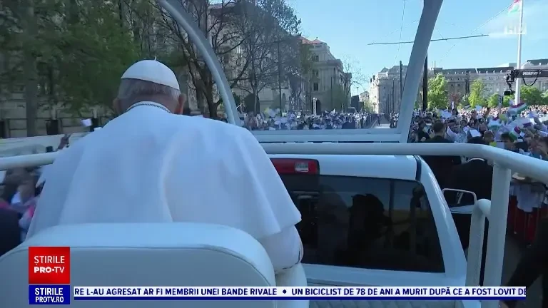 Selfie inedit cu Papa Francisc, la Budapesta. Cum s-a fotografiat Suveranul Pontif