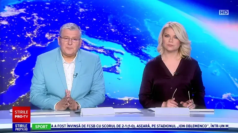 Casă mistuită de flăcări lângă Arad. Focul s-a extins rapid la vegetația uscată din jur