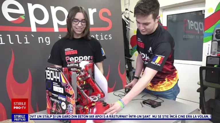 O echipă de elevi de liceu din Iași, premiul al doilea la cel mai mare concurs de robotică din lume, în Houston, SUA