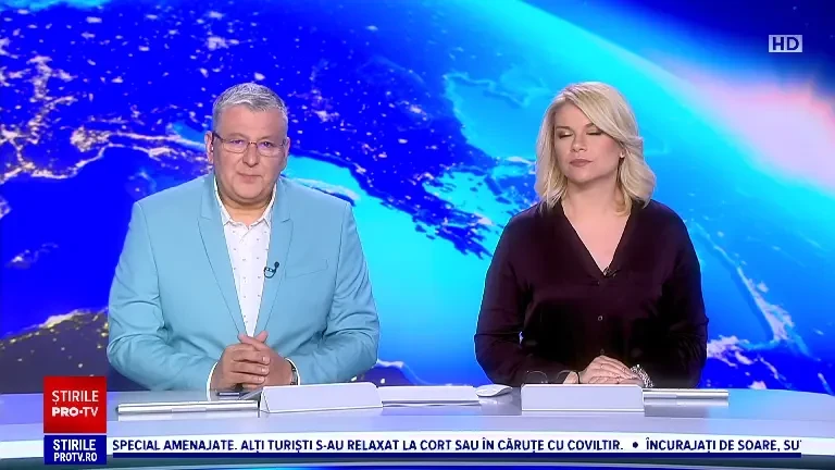 Croazieră dedicată cățeilor. Animăluțele au fost îmbrăcate festiv și s-au distrat la bordul vasului