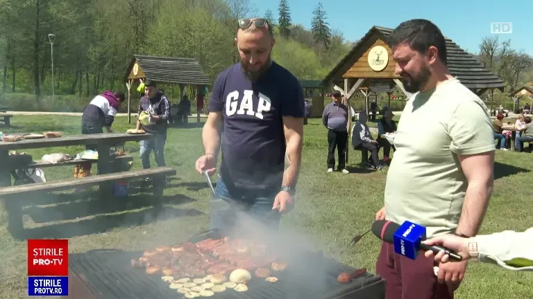 Zonele special amenajate pentru grătar de la munte, neîncăpătoare. Și unitățile de cazare au fost pline