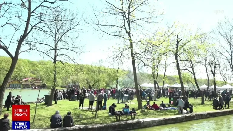 Românii au petrecut în stil autentic de 1 Mai. „Dacă nu am putut merge la mare anul ăsta, am adus marea la noi”