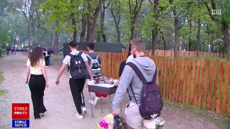 Locurile cu verdeață au fost luate cu asalt de români. Grătarele au sfârâit în toată țara