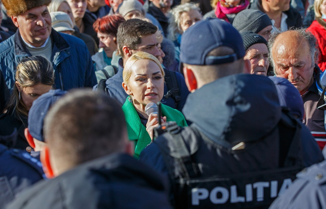 Organizatoarea protestelor anti-UE de la Chișinău a fost reținută când încerca să părăsească țara