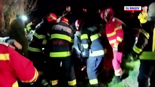 Un bărbat a murit după ce a intrat cu mașina într-un copac, la limita dintre județele Sibiu și Brașov