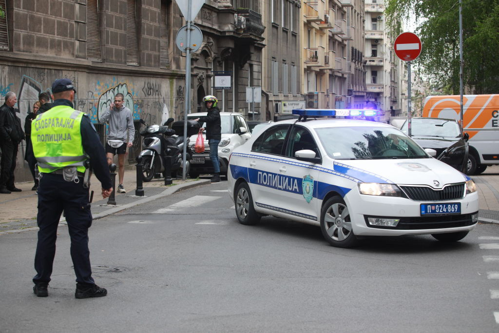 Serbia a decretat trei zile de doliu naţional după atacul armat dintr-o şcoală din Belgrad soldat cu 9 morţi